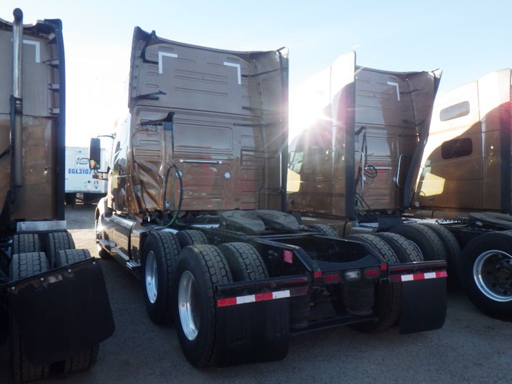 2023-volvo-vnl-760-image-11