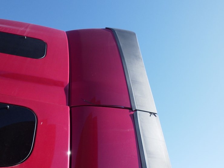 2020-volvo-vnl-760-image-17