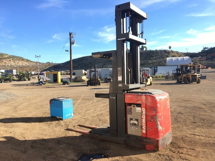 raymond-540-0pc30tt-narrow-aisle-forklift,-image-2