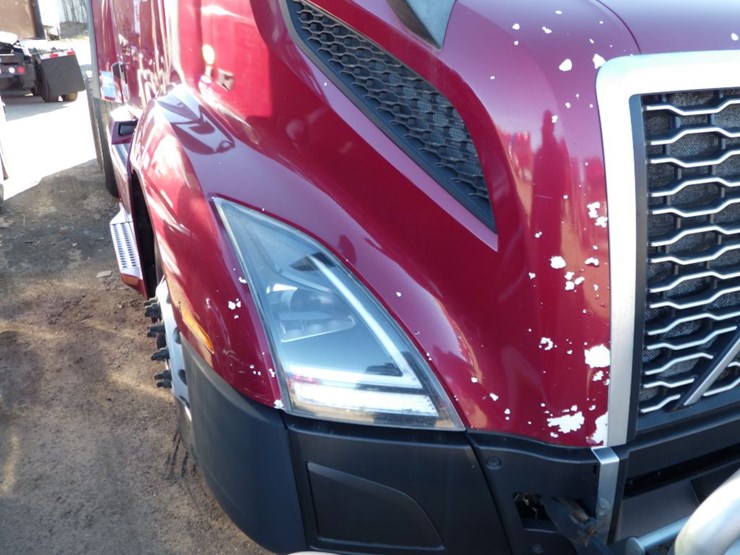 2021-volvo-vnl-300-image-5