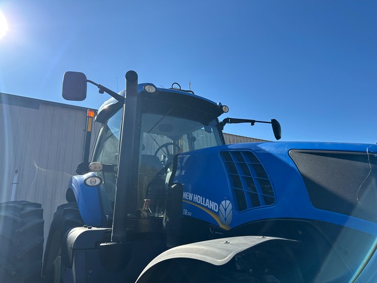 2014-new-holland-t8.330-image-40