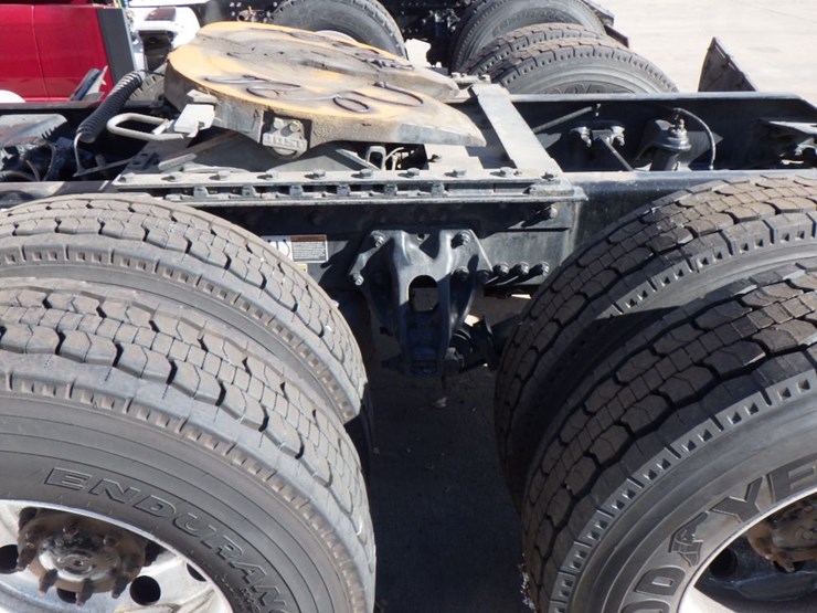 2022-kenworth-t680-image-16