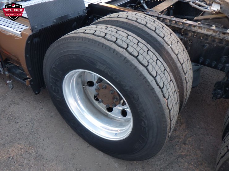 2023-volvo-vnl-760-image-21