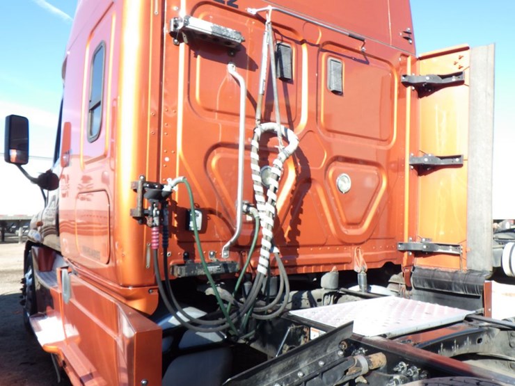 2017-freightliner-cascadia-125-evolution-image-19