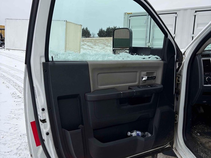 2012-dodge-5500-ambulance-image-11