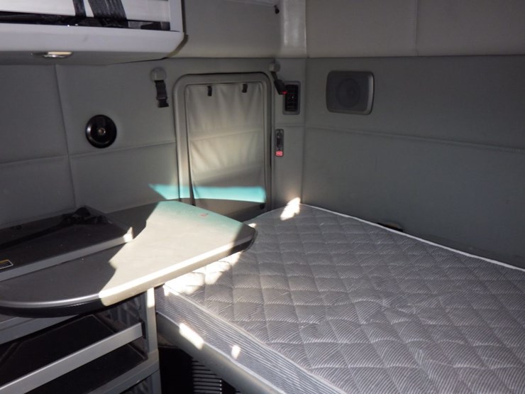 2022-kenworth-t680-image-23