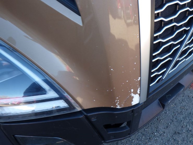 2022-volvo-vnl-760-image-6