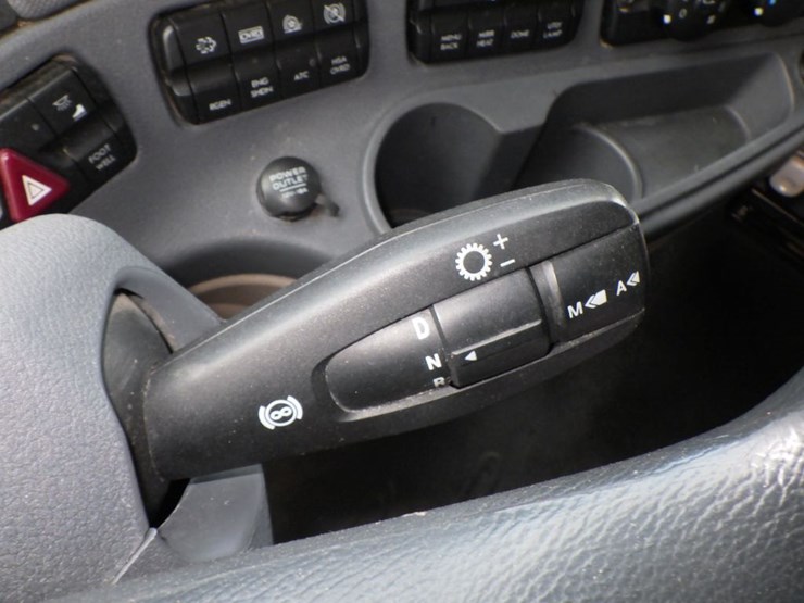 2017-freightliner-cascadia-125-image-18