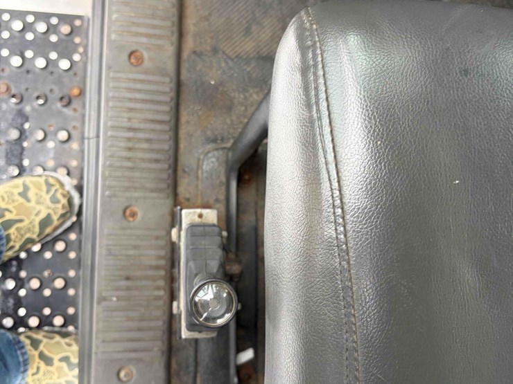 2011-international-digger-derrick-truck-image-18