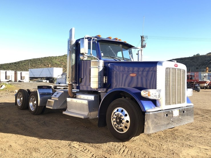 2015-peterbilt-389-image-2