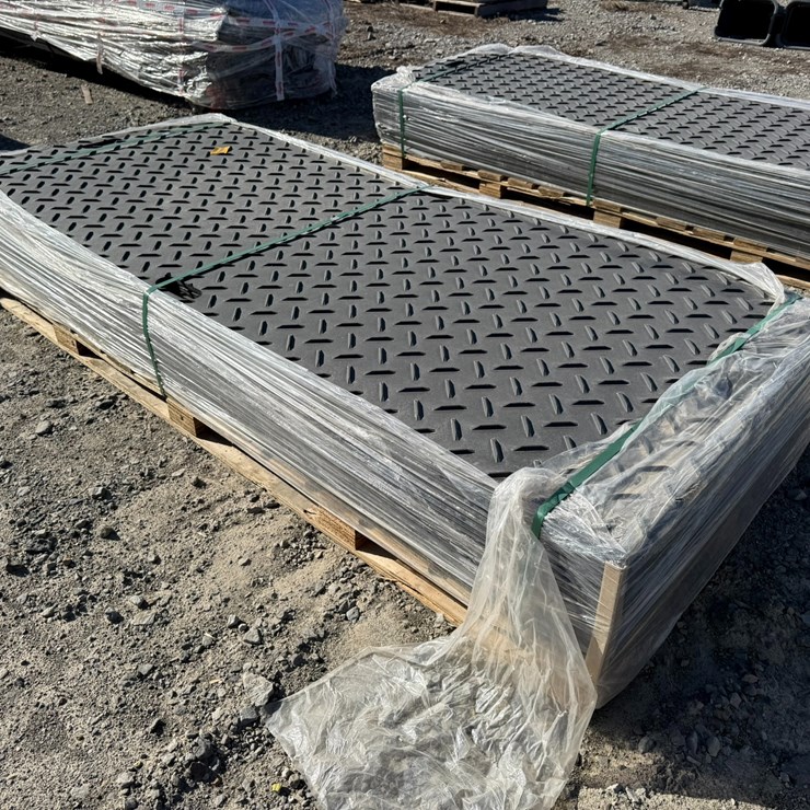 #33660 • Lot of Ground Protection Mats