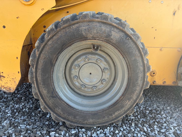 2016-deere-316gr-image-8