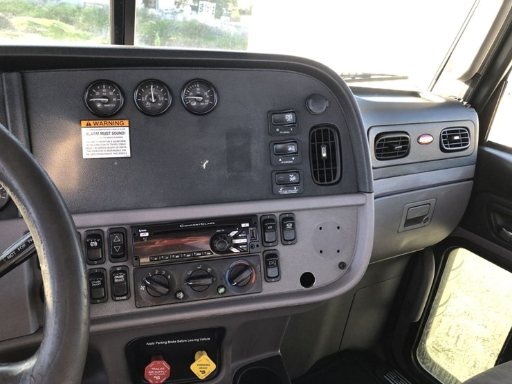 2015-peterbilt-389-image-7