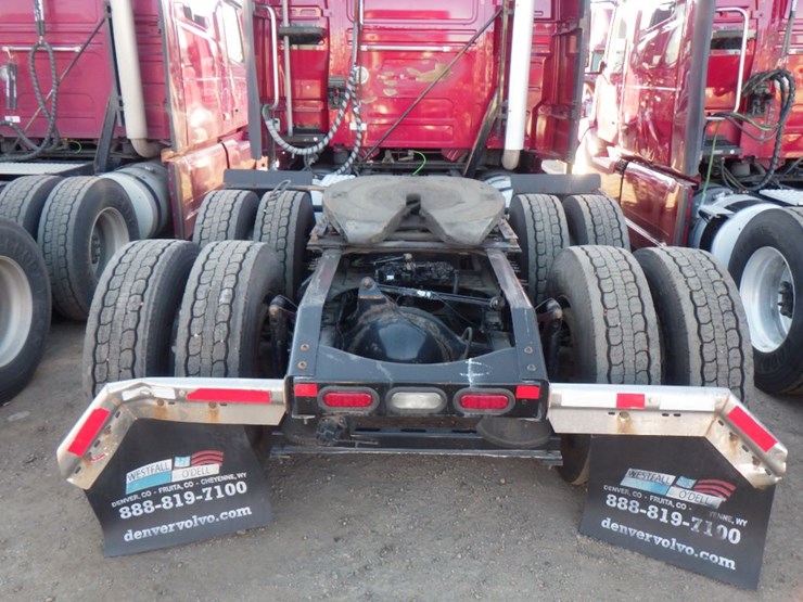 2020-volvo-vnl-760-image-8