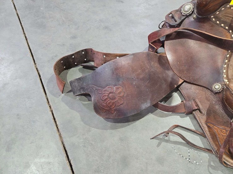 old-saddle-no-stirrup-image-4