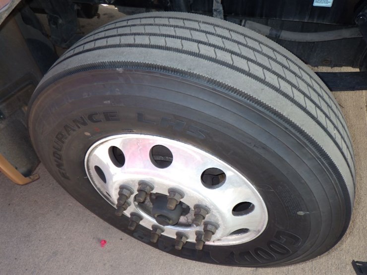 2022-kenworth-t680-image-27