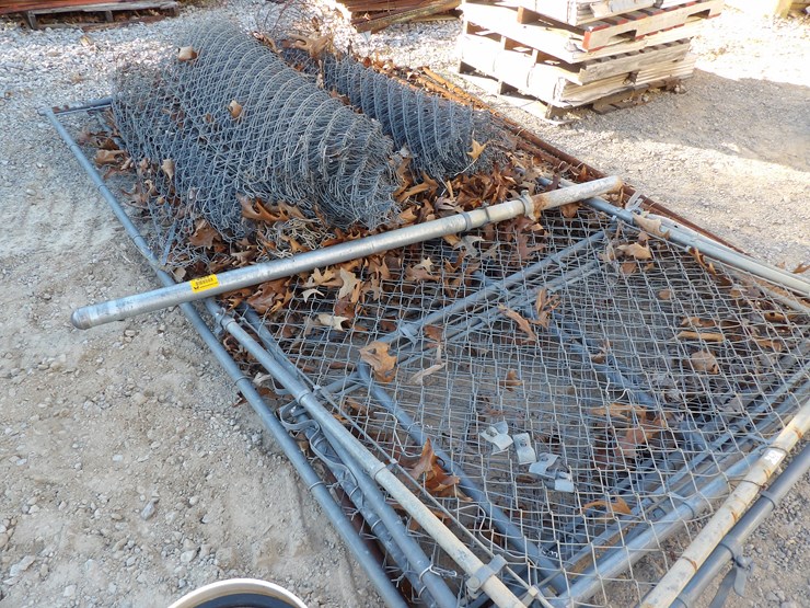 #4884-•-**lot-of-chain-link-fence-&-gates-image-1