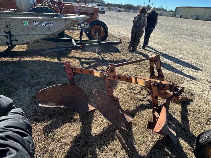 #37668-•-alice-chalmer-3-row-breaking-plow-image-4