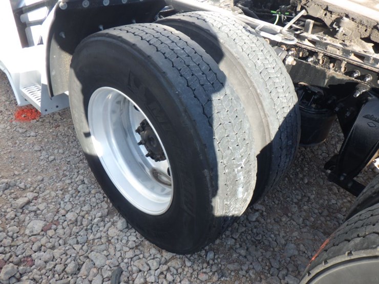 2022-freightliner-cascadia-126-image-15