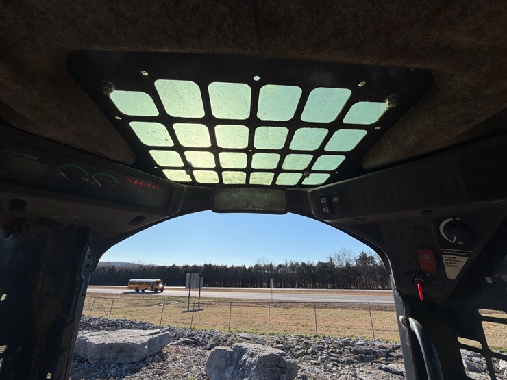 2016-deere-316gr-image-15