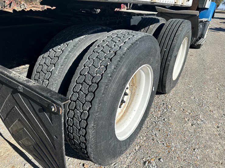 1998-volvo-vn-image-12