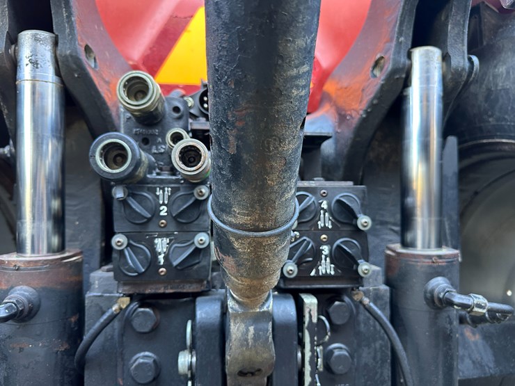 #35799-•-2004-case-mx285-tractor-image-22