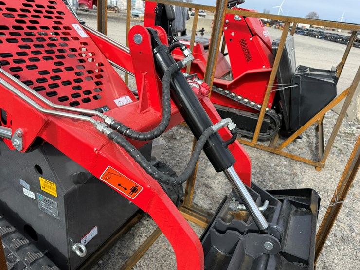 #22787-•-unused-agt-ysrt114-stand-on-tracked-loader-ysrt142025l110321-image-21