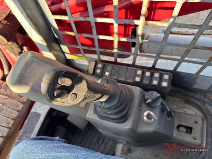 2016-takeuchi-tl8-image-14