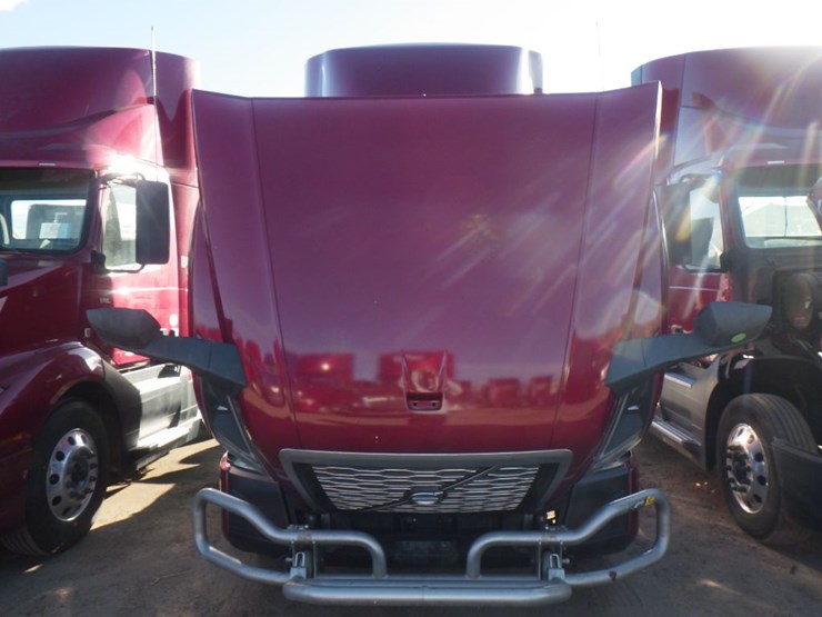 2022-volvo-vnl-300-image-20