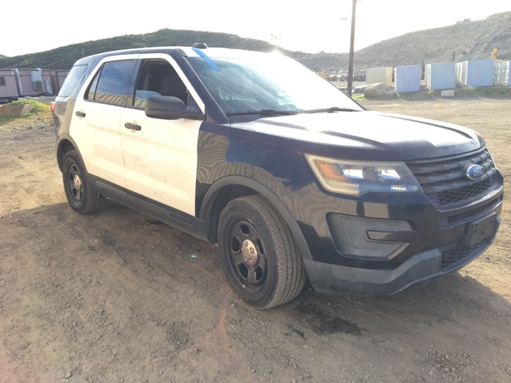 2016-ford-explorer-image-2