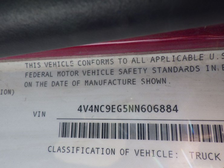 2022-volvo-vnl-300-image-17