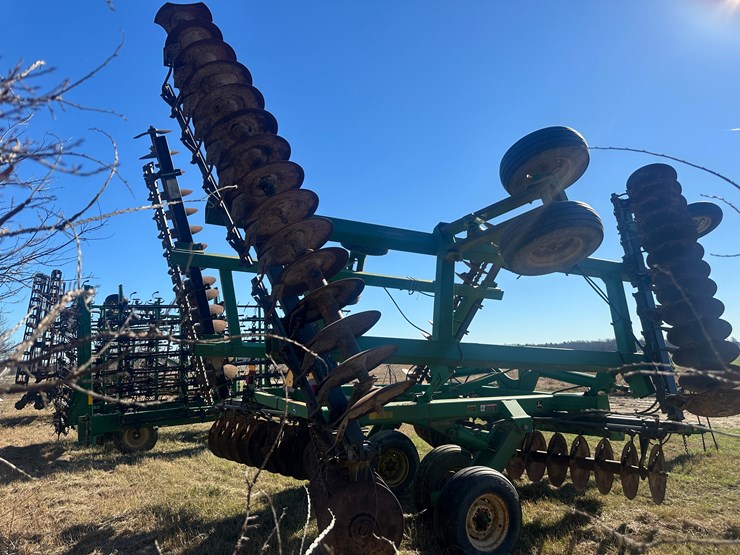 john-deere-32-image-3