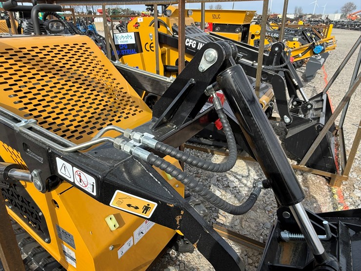 #82-•-unused-agt-mx-crt23-stand-on-tracked-loader-mxcrt232025j00637-inv#-35702-image-11