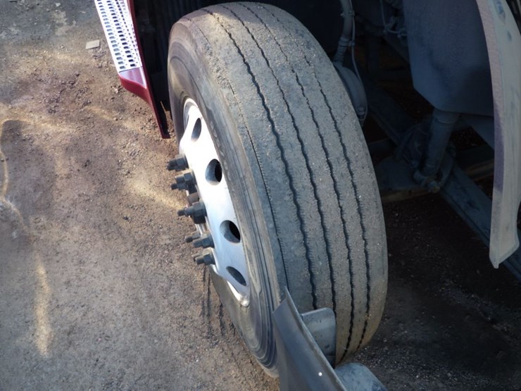 2021-volvo-vnl-300-image-34