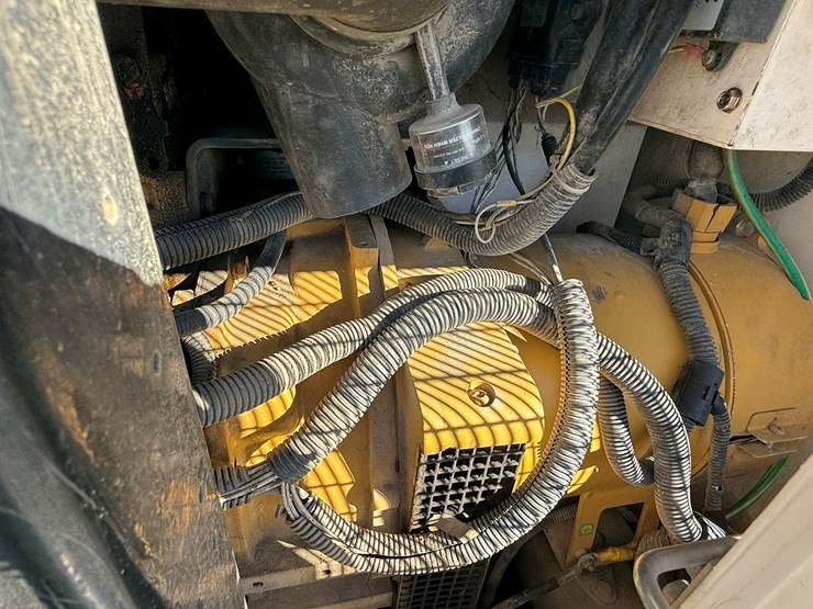 2007-caterpillar-xq20-image-11