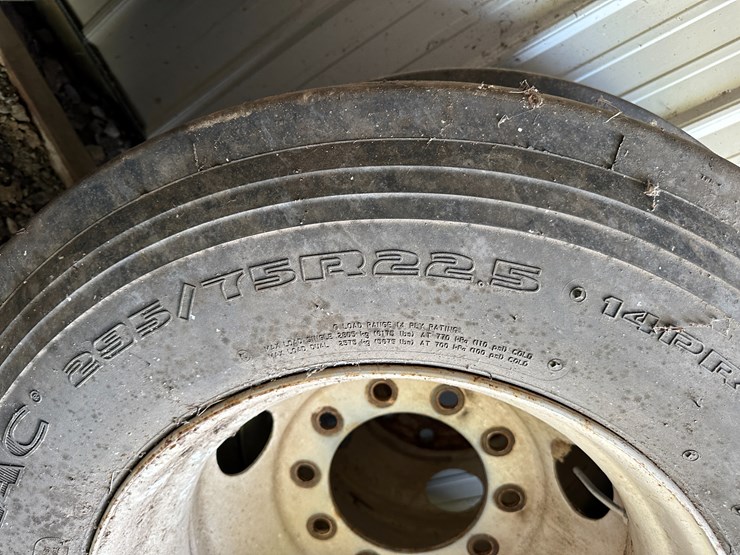 #35096-•-lot-of-(2)-dynatrac-295/75r22.5-tires-w/rims-image-4