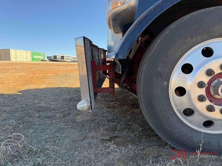 2021-peterbilt-389-image-14