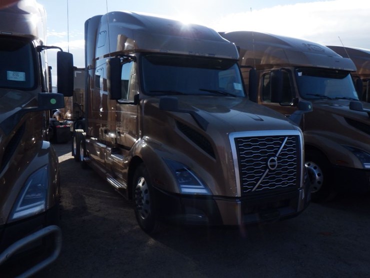 2022-volvo-vnl-760-image-3