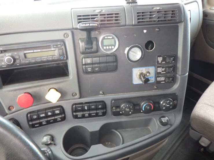 2017-freightliner-cascadia-125-image-19