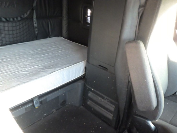 2023-freightliner-cascadia-126-image-5