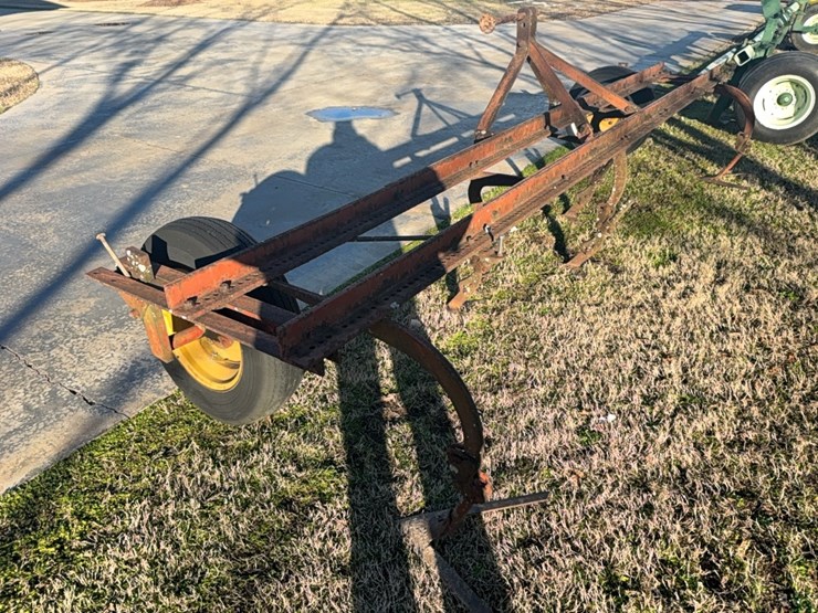 pittsburgh-4-row-cultivator-with-gauge-wheels-image-16