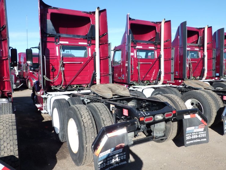 2021-volvo-vnl-300-image-13