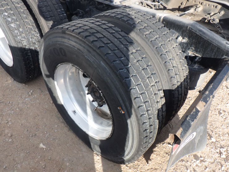 2022-freightliner-cascadia-126-image-15