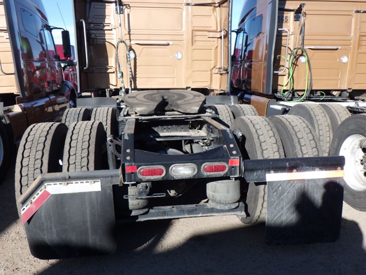 2022-volvo-vnl-760-image-10