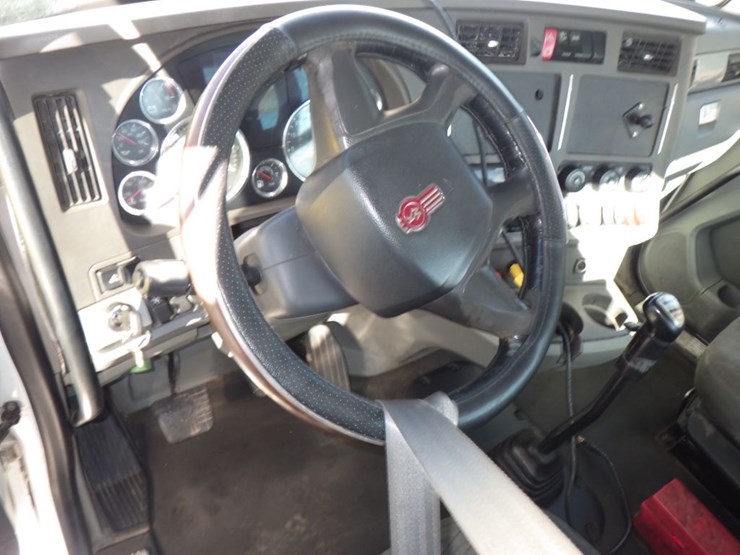 2016-kenworth-t680-image-18