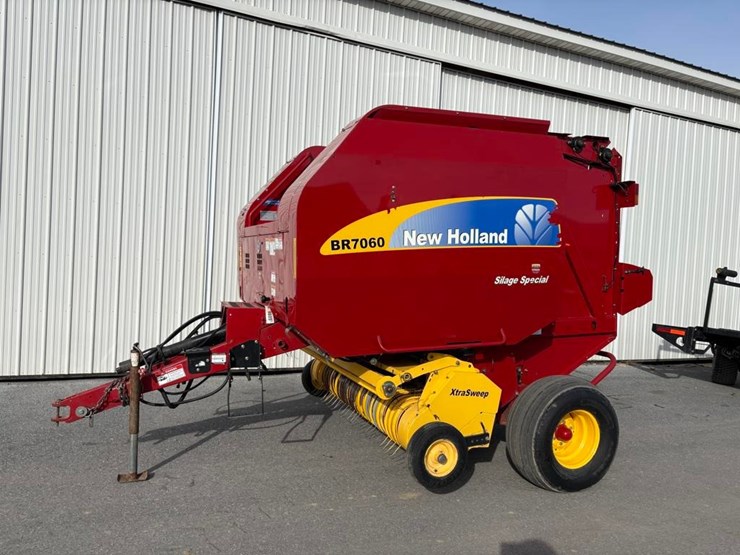 new-holland-br7060-image-2