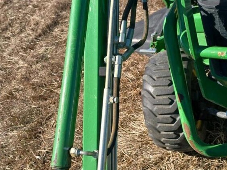 2016-john-deere-1025r-image-25