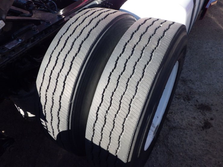 2021-volvo-vnl-300-image-10