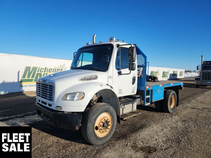 2008-freightliner-m2-106-image-1