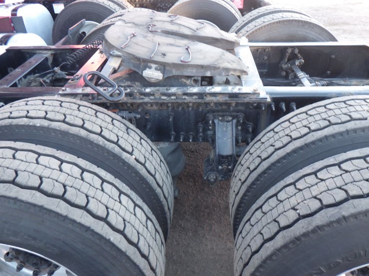 2020-volvo-vnl-760-image-15